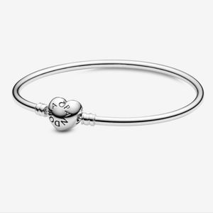 NWOT Pandora Moments Heart Clasp Bangle